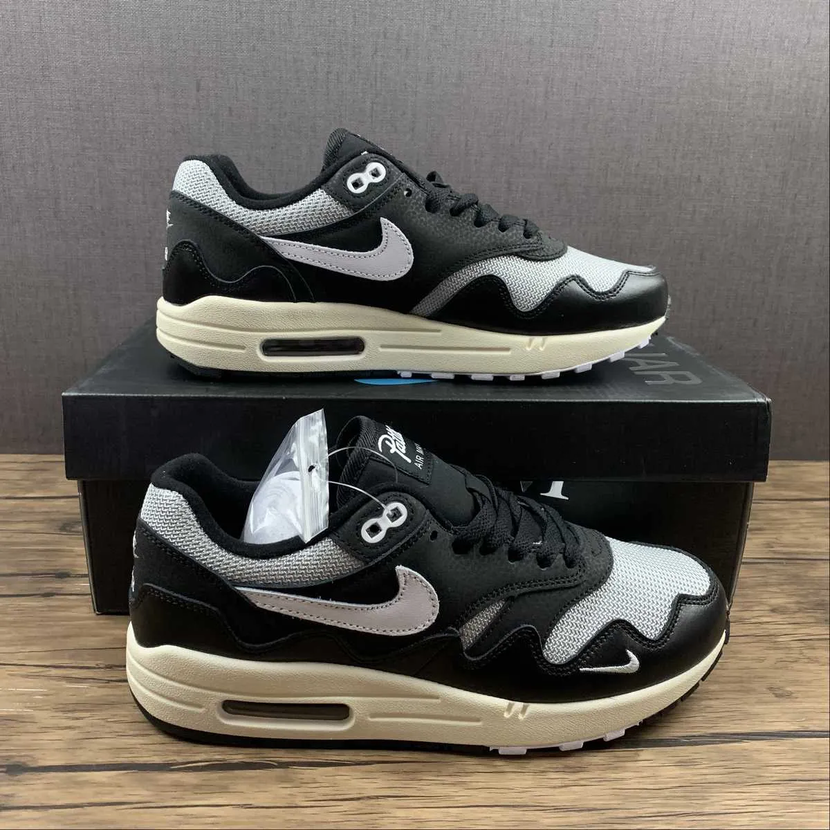coastal shoes Patta x Air Max 1 Metallic Silver White Black Coconut Milk DQ0299-001