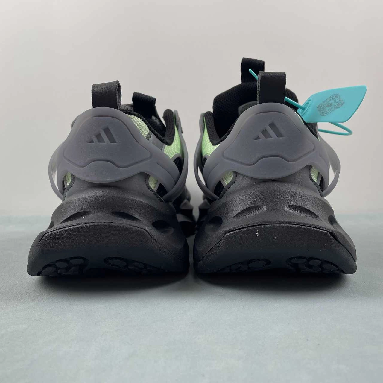 running in morning Adidas XLG Runner Deluxe Grey Green JP5764