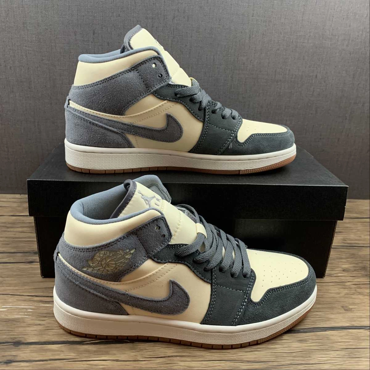 Air Jordan 1 Mid SE Coconut Milk Coconut Milk (2021) DN4281-100 Hyper Breathable Knit