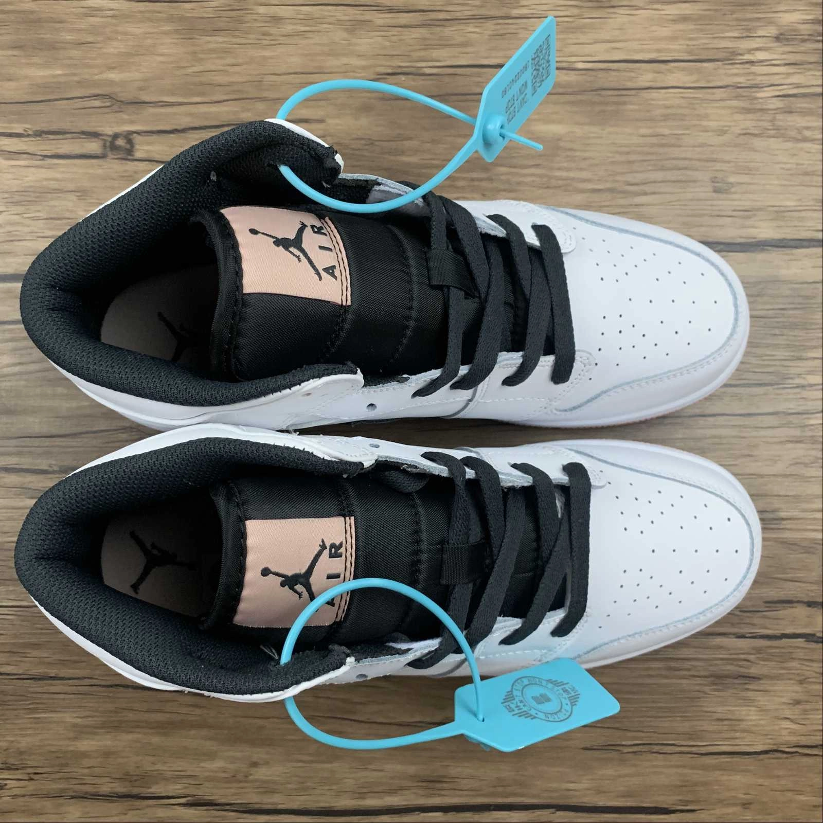 Tidy look Run Errands Air Jordan 1 Mid White Anthracite-Arctic Orange (2021)