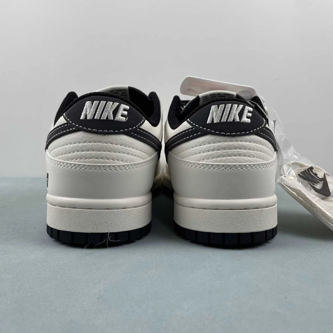 Supreme x SB Dunk Low Off White Beige Black BB6698-512 Bold Details Feel Light