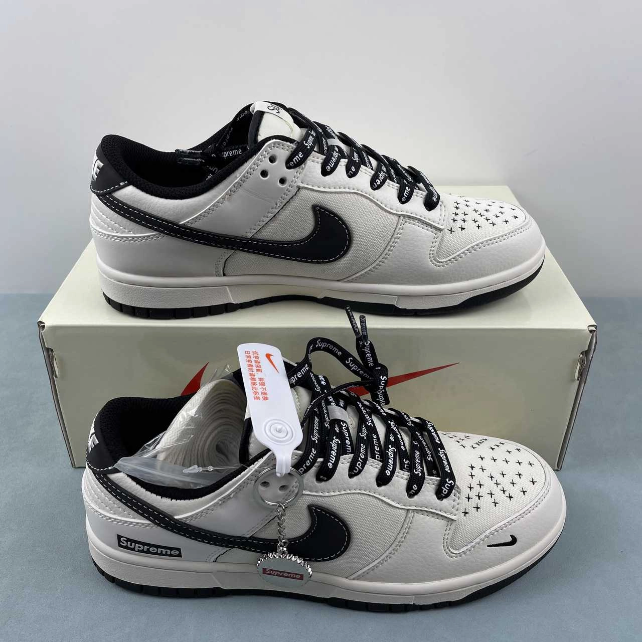 Supreme x SB Dunk Low Off White Beige Black BB6698-512 Pull On Design Distinctive durability