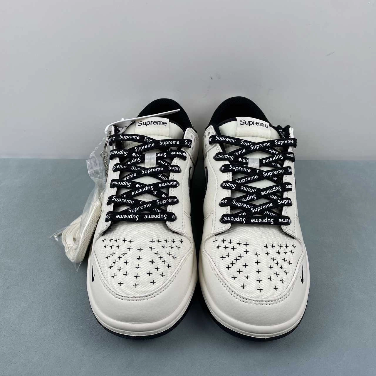 Everyday Ride Supreme x SB Dunk Low Off White Beige Black BB6698-512