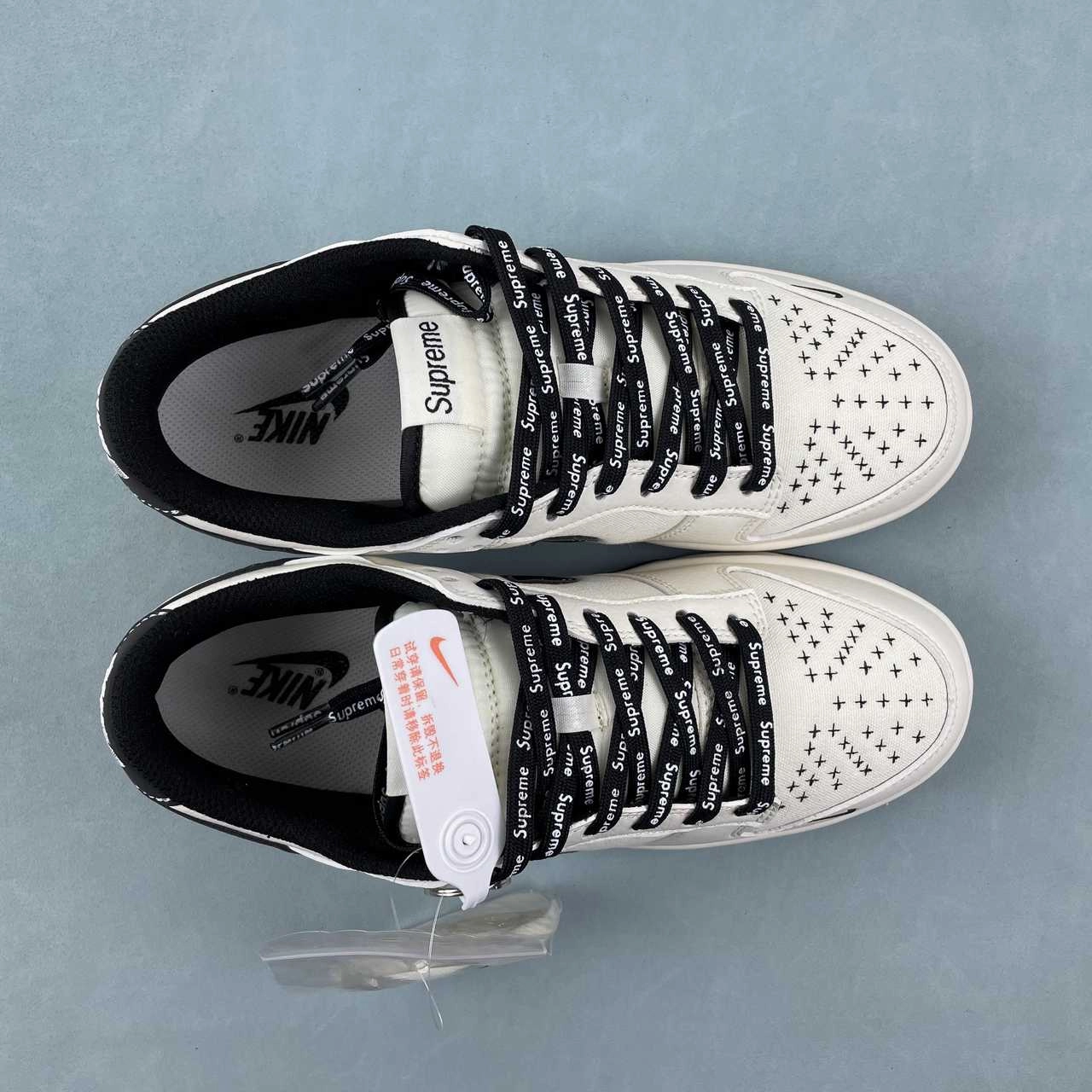 Fit Easy Relax Days Supreme x SB Dunk Low Off White Beige Black BB6698-512