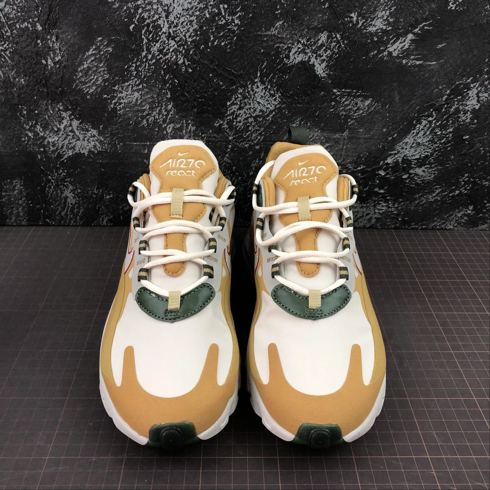 running in the snow shoes Air Max 270 React White Yellow Grey AO4971-700