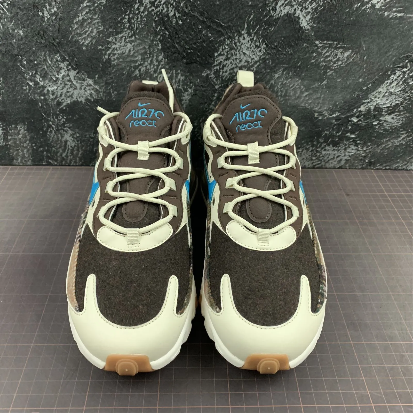 Air Max 270 React PENDLETON ID Multi-Color CQ7386-991 running shoes for amateur male runners quality - brand shoes