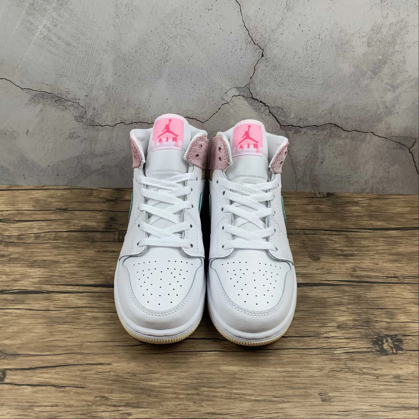 Quick Comfort Hydrophobic Upper Coating Air Jordan 1 Mid SE Paint Drip DD1666-100