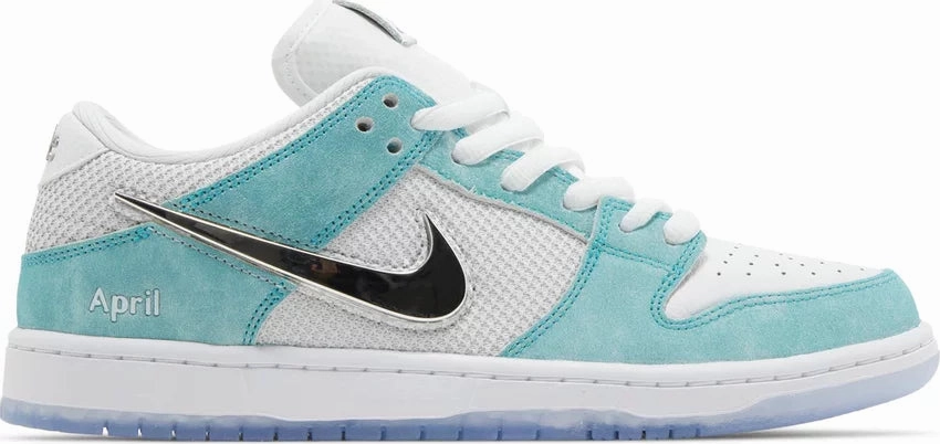 Flexible sole construction Wide Base Design Nike Dunk Low SB x April Skateboards