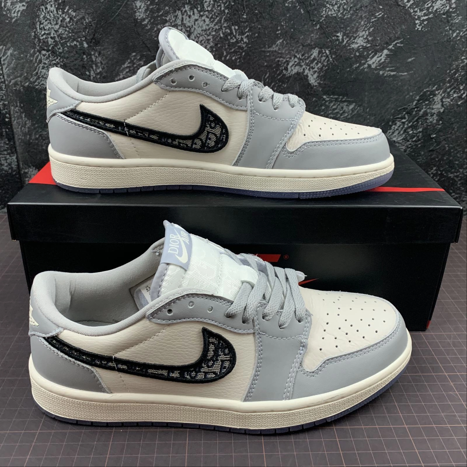 Stretch Woven Collar Neutral Cushioning Profile Air Jordan 1 Retro Low Dior CJ7891 101