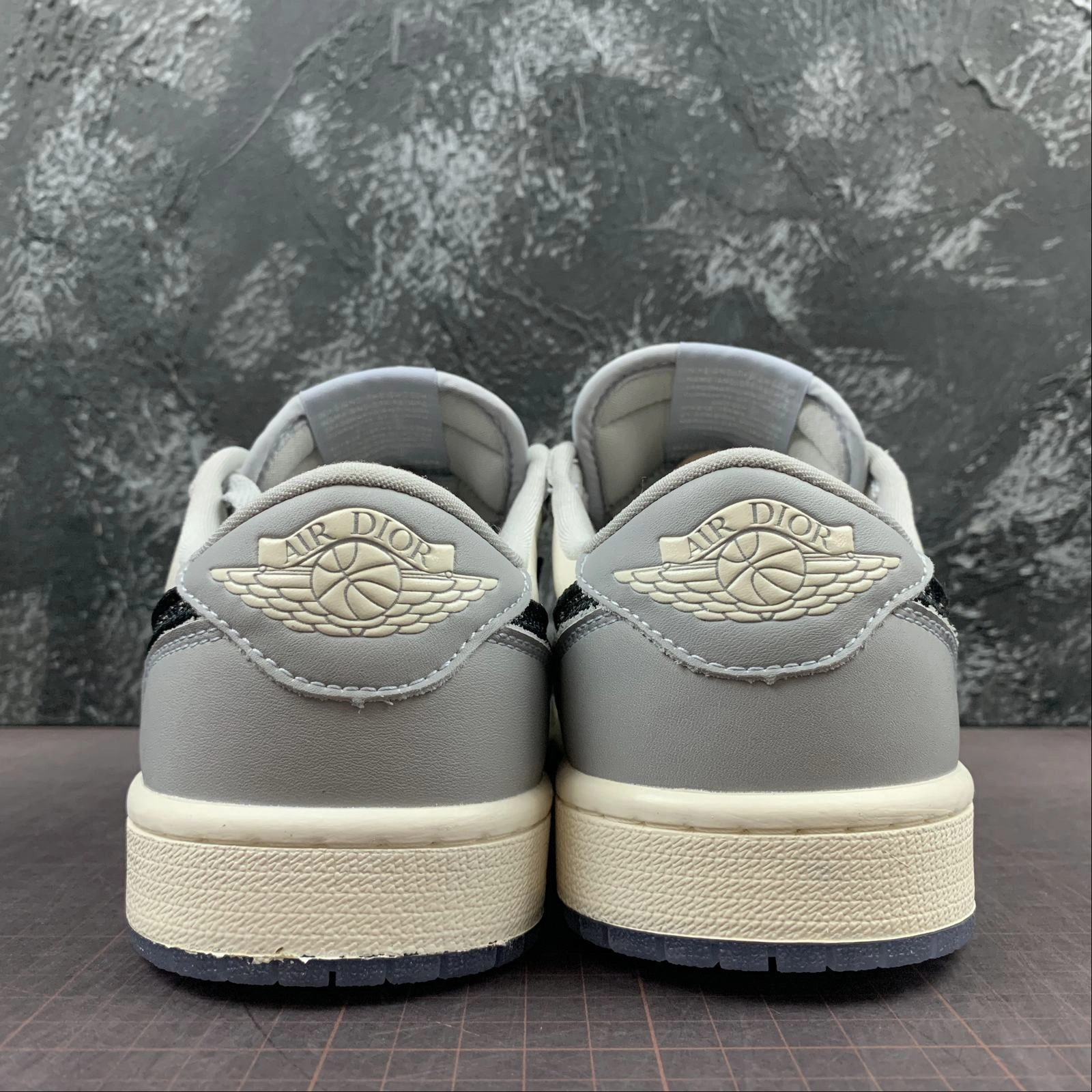 Air Jordan 1 Retro Low Dior CJ7891 101 Supportive Design