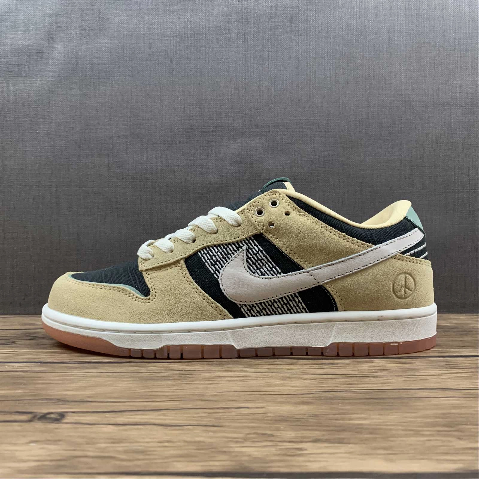 Non Compression Upper Cross Terrain SB Dunk Low Rooted in Peace Black Tan Jade DJ4671-294