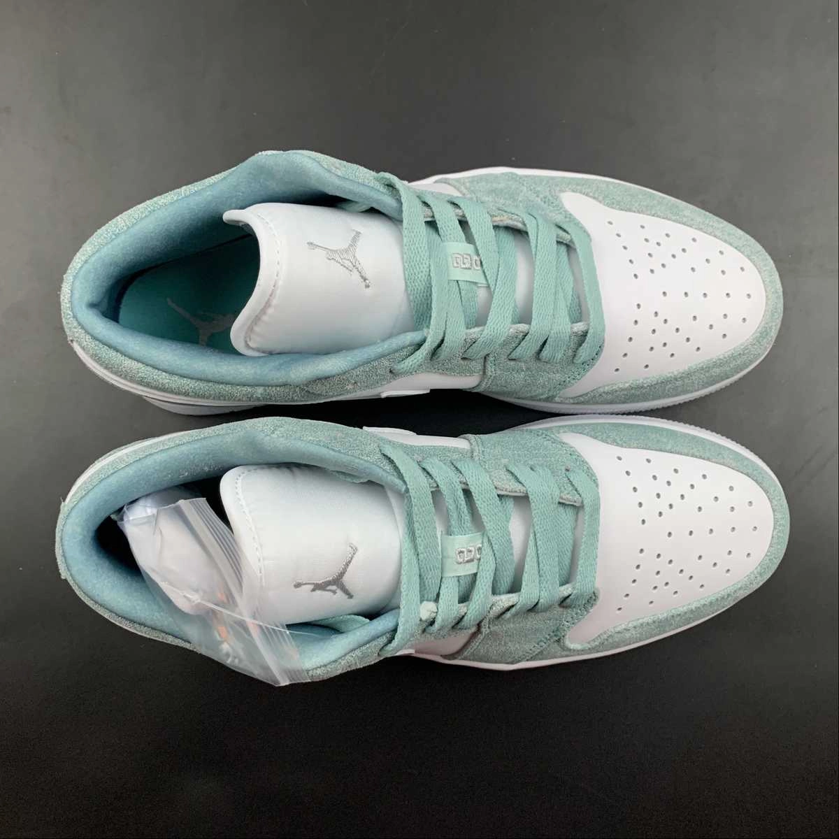 Air Jordan 1 Low White Grey Green DN3705-301 Durable flexibility
