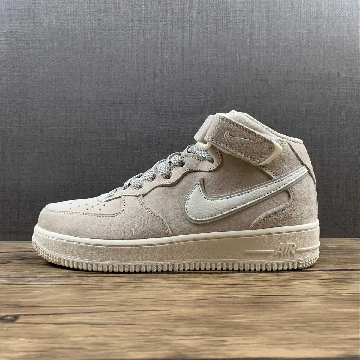 Travel Mood Air Force 1 07 Mid White Gray Metallic Silver AA1118-005