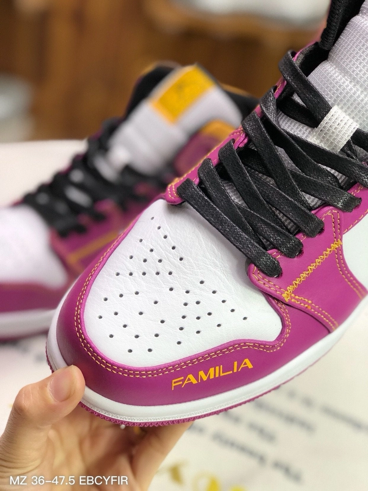 Clean Texture Air Jordan 1 Mid Familia DC0500-100