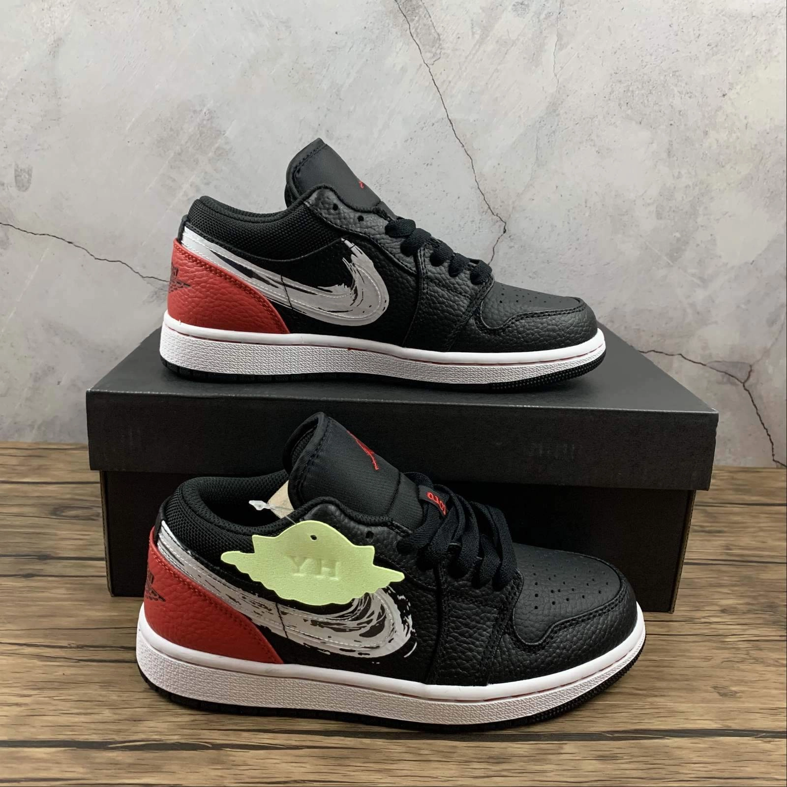 Air Jordan 1 Low SE Black Red Brushstroke Swoosh DA4659-001 Style Runner Slip Resistant Pattern