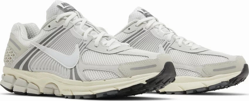 Nike Vomero Platinum Tint beach - volleyball running shoes running in races