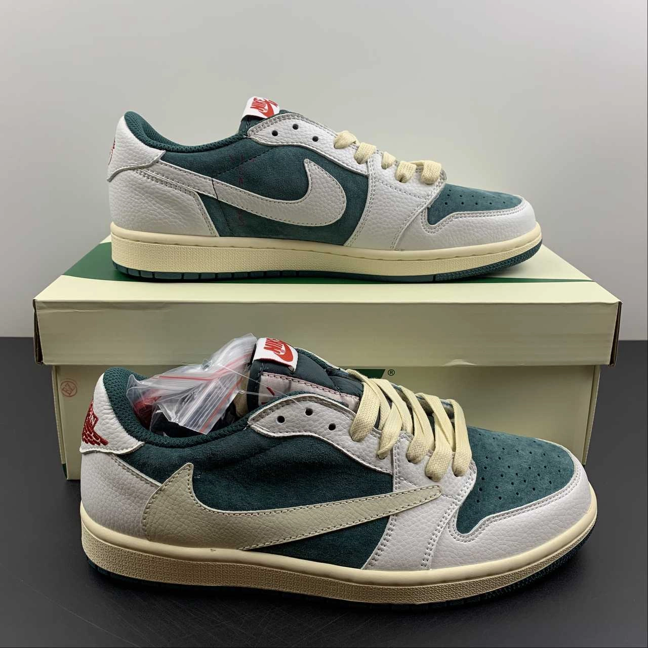 Travis Scott x Air Jordan 1 Low OG Dark Green White Red CQ4277-993 Wear Flex Smooth Lines