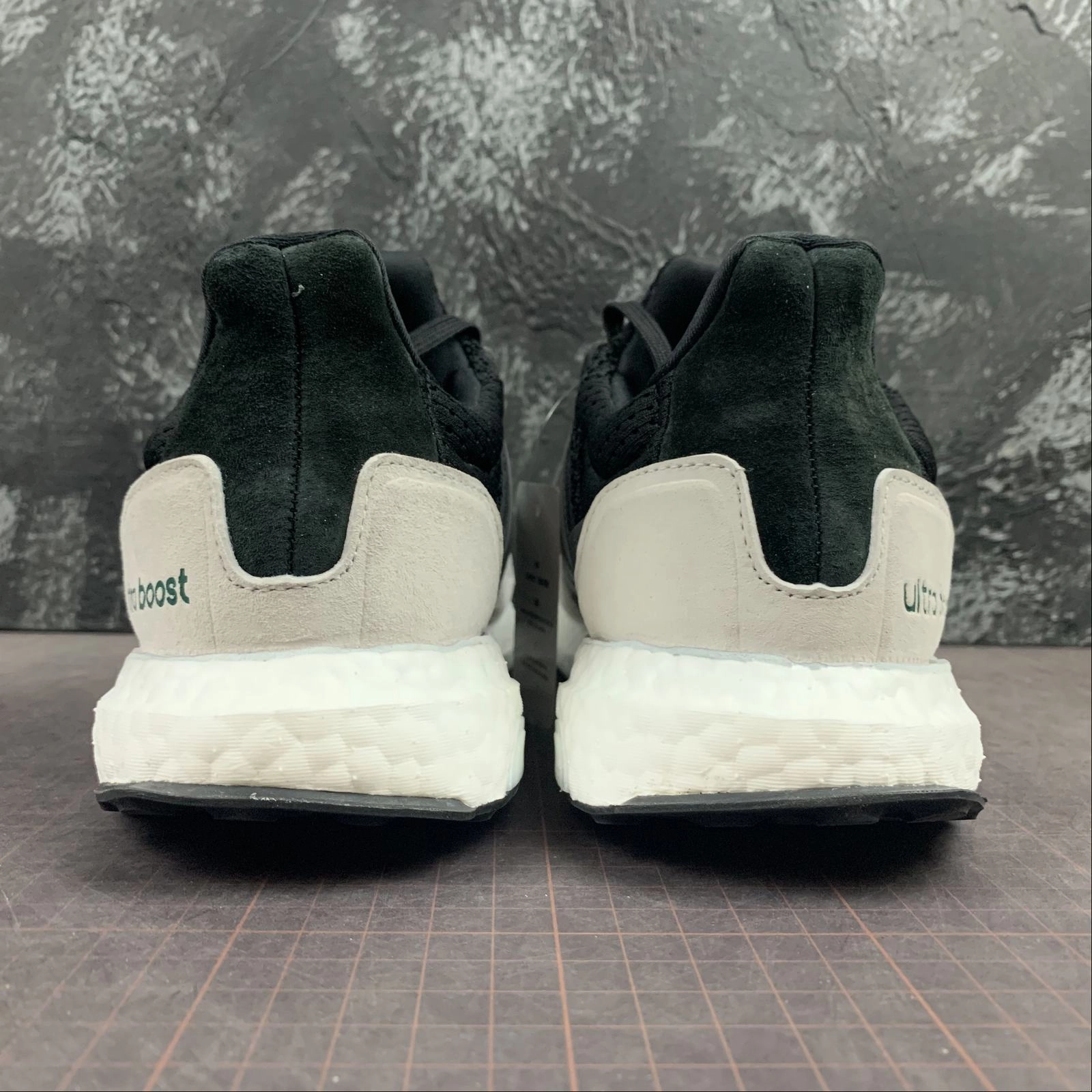 Structured shock absorption Adidas UltraBoost S&L Black Grey