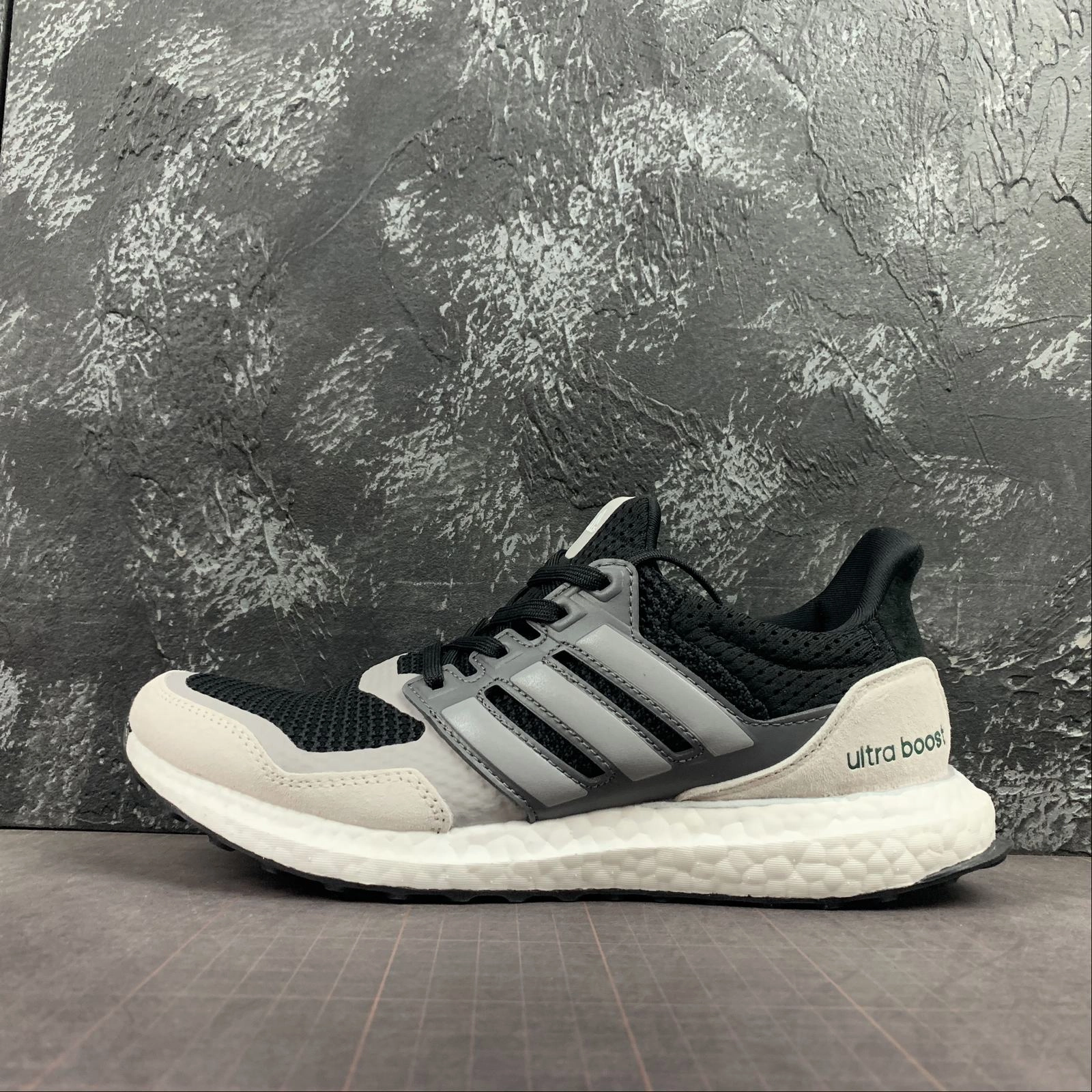Comfort Insole Breathable Tongue Construction Adidas UltraBoost S&L Black Grey