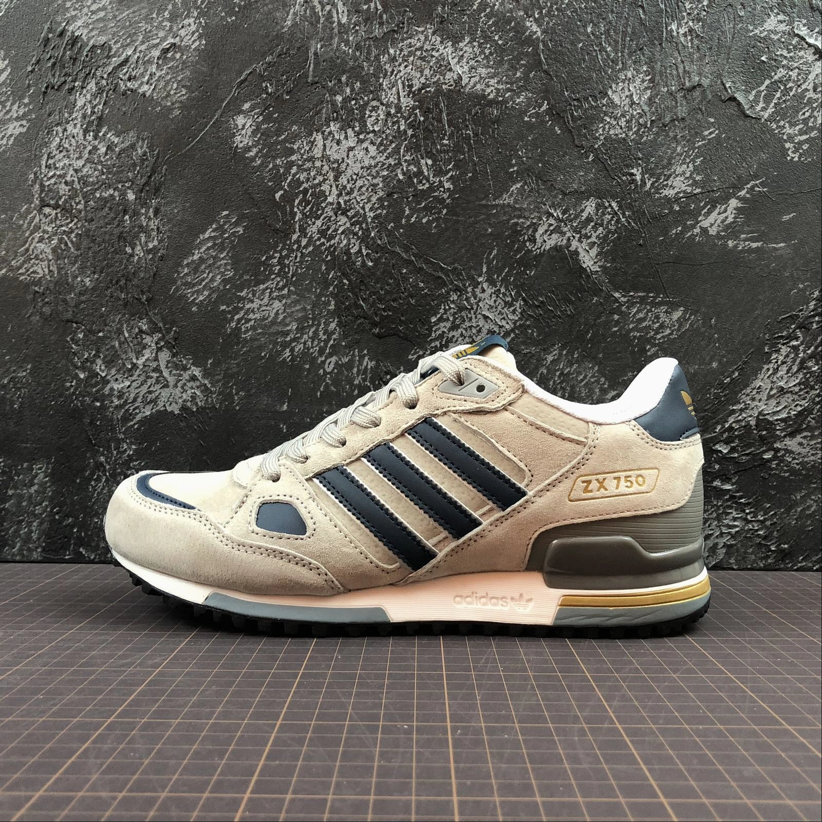 supportive synthetic shoes Adidas ZX750 Grey Gold Q35066