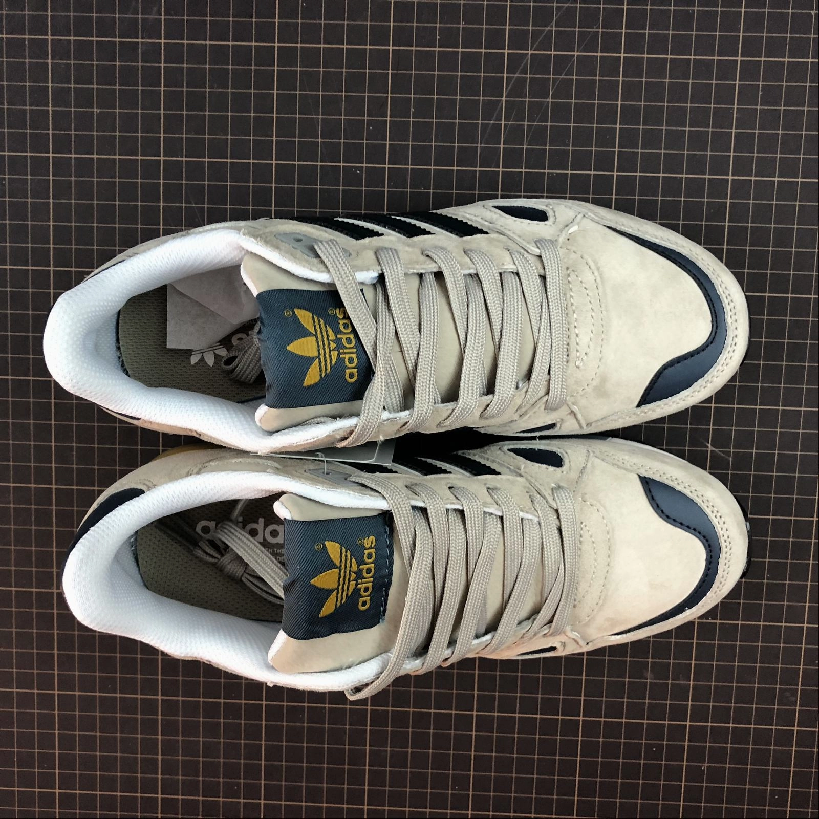 cloudy Adidas ZX750 Grey Gold Q35066