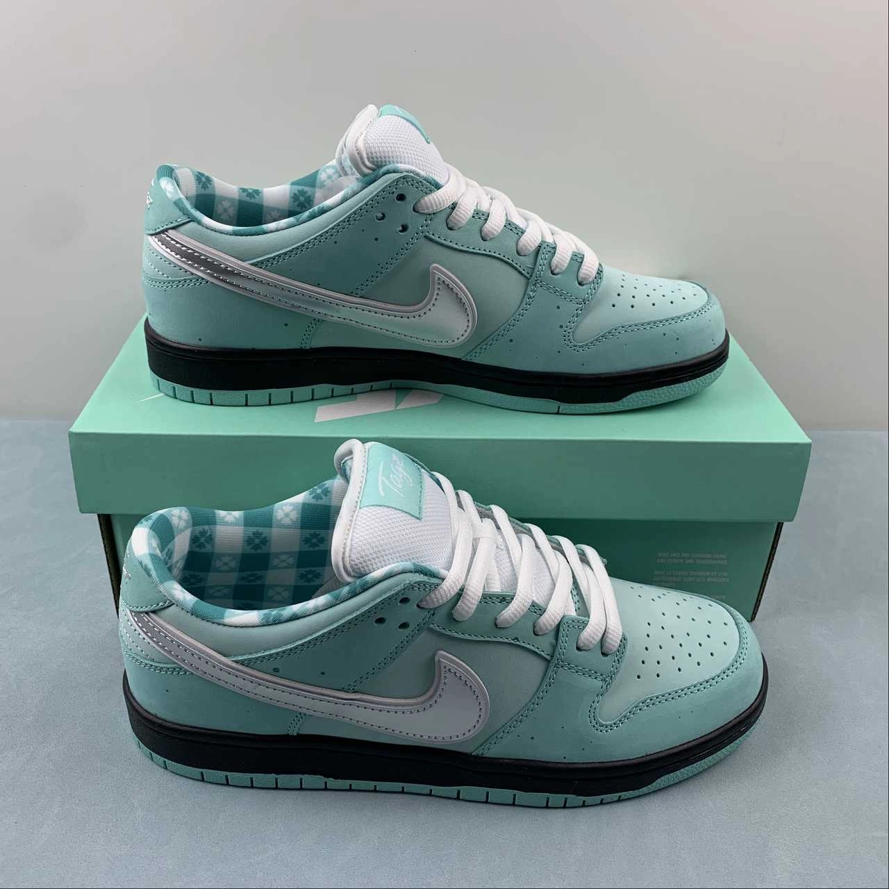 Padded interior Concepts x SB Dunk Low Tiffany Lobster Black White Silver BV1310-402