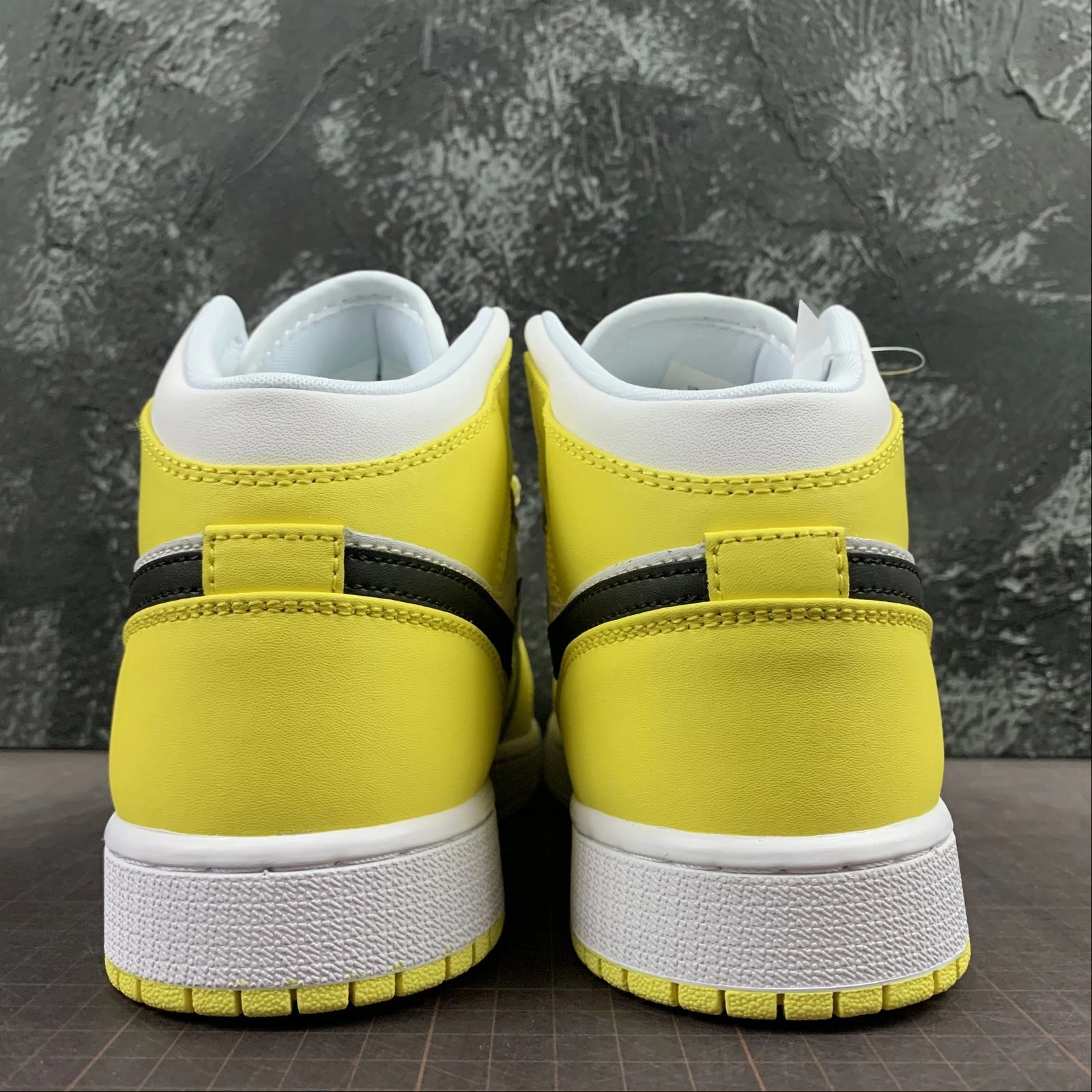 Air Jordan 1 Mid SE (GS) Embroidery Rose AV5174-700 Core Cushion