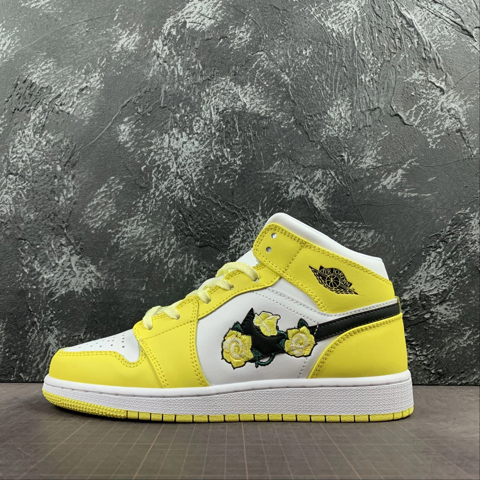 Air Jordan 1 Mid SE (GS) Embroidery Rose AV5174-700 Basic Tone