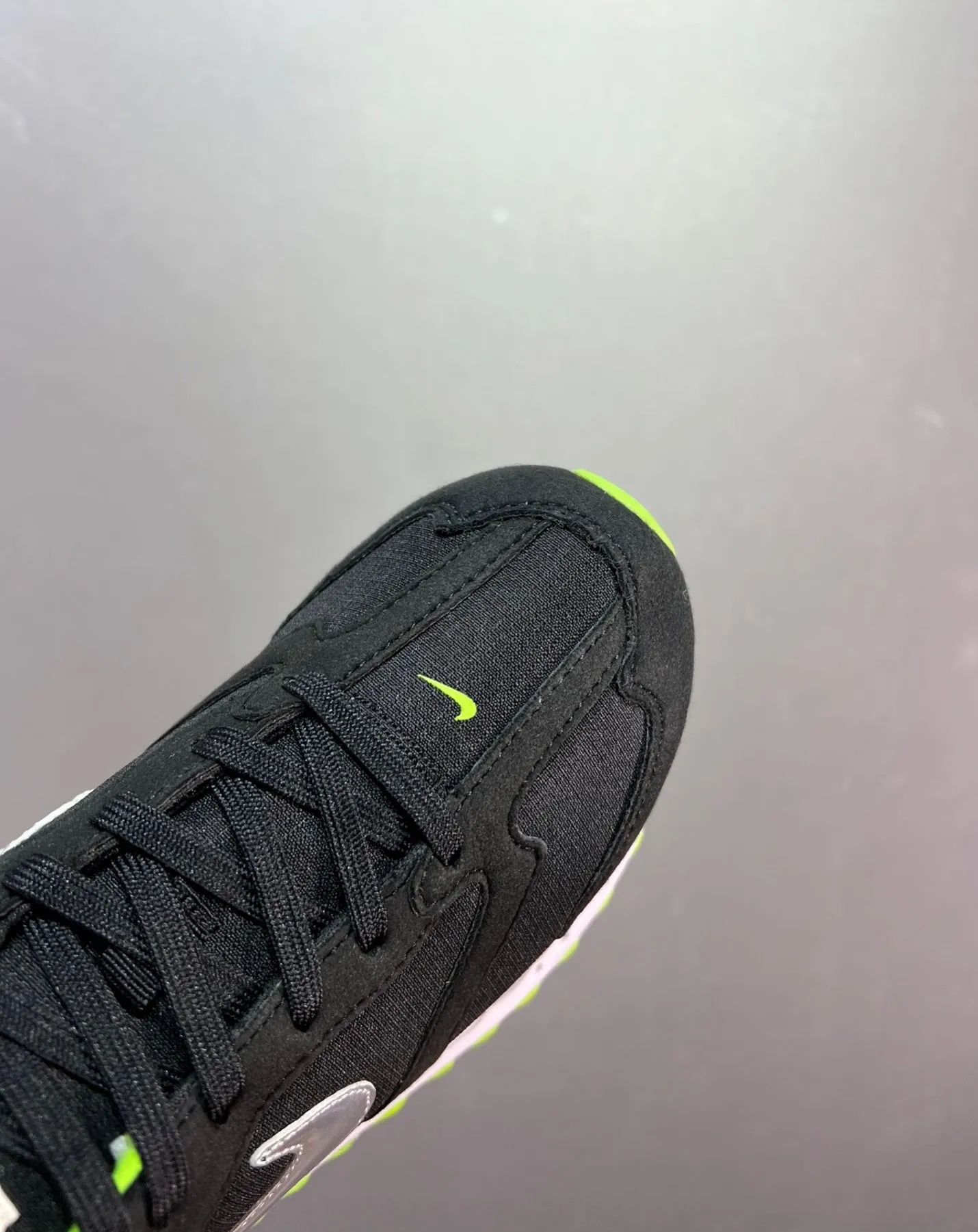 Air Max Dawn Black Chrome Green Strike DH3157-001 Upgradeable running with a fitness tracker