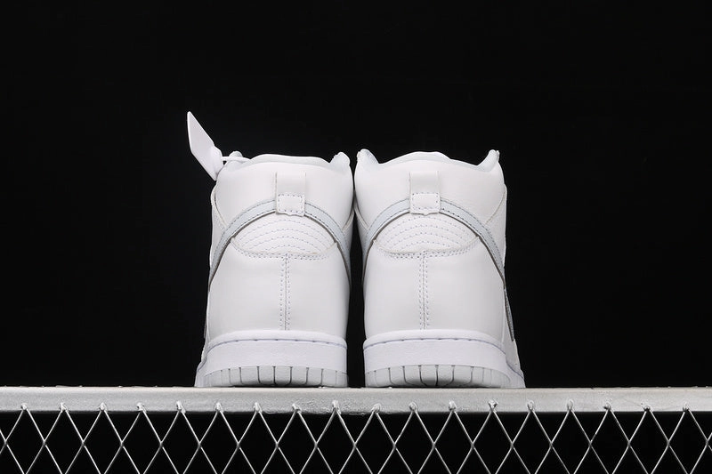 Sophisticated piece SB Dunk High Pro White Grey