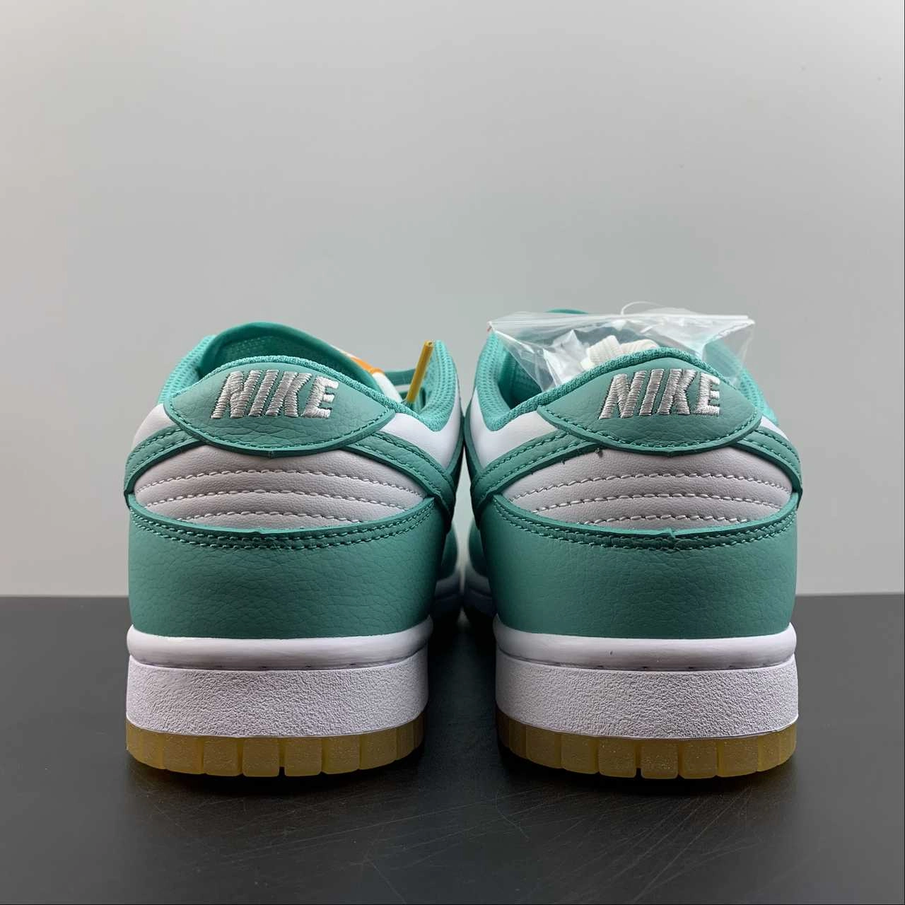 Sneaker Exchanges Quick Walk SB Dunk Low White Turquoise Green Orange DV2190-100