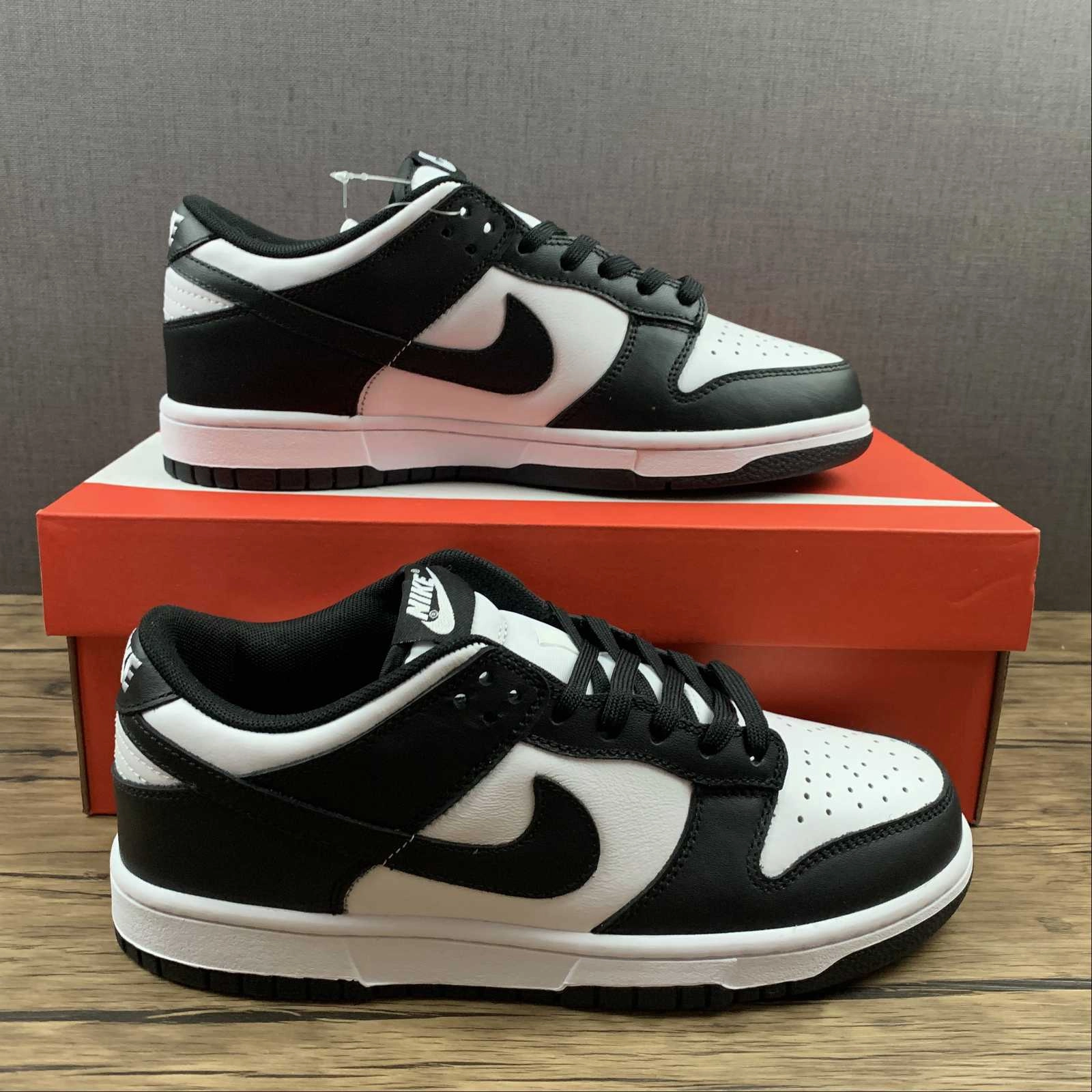 Casual Touch Urban Look SB Dunk Low Black Summit White DD1391-100