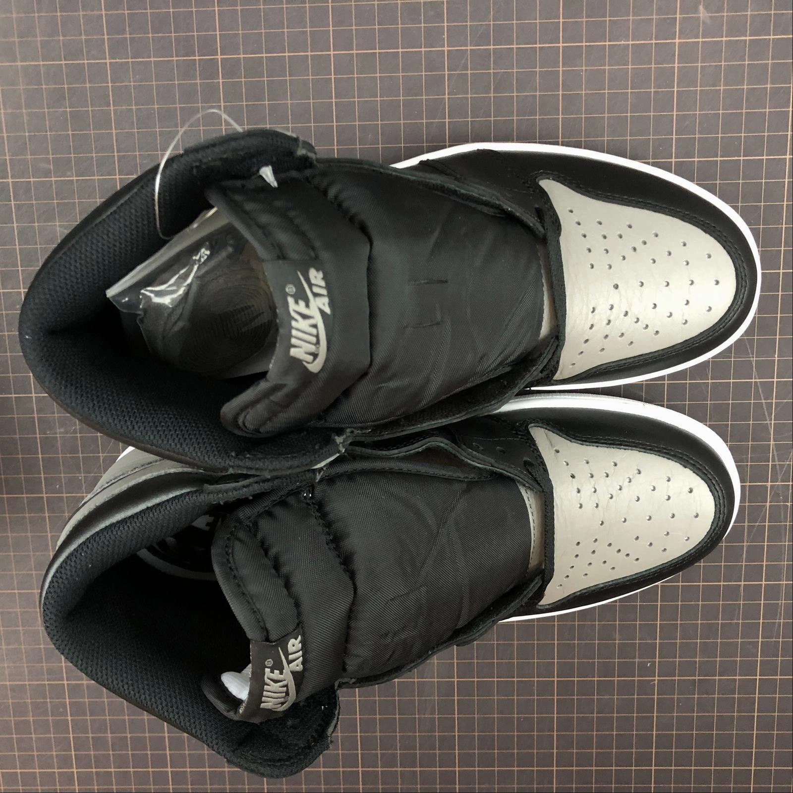 Neutral Tone Options Air Jordan 1 Retro High OG Black Medium Grey-White 555088-013