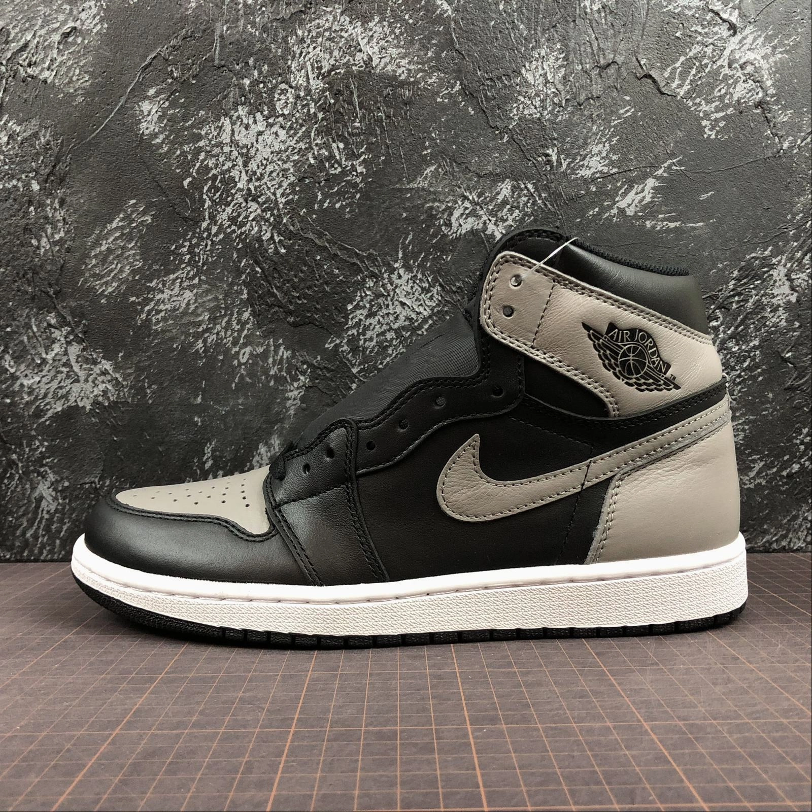 Textured Grip Surface Air Jordan 1 Retro High OG Black Medium Grey-White 555088-013