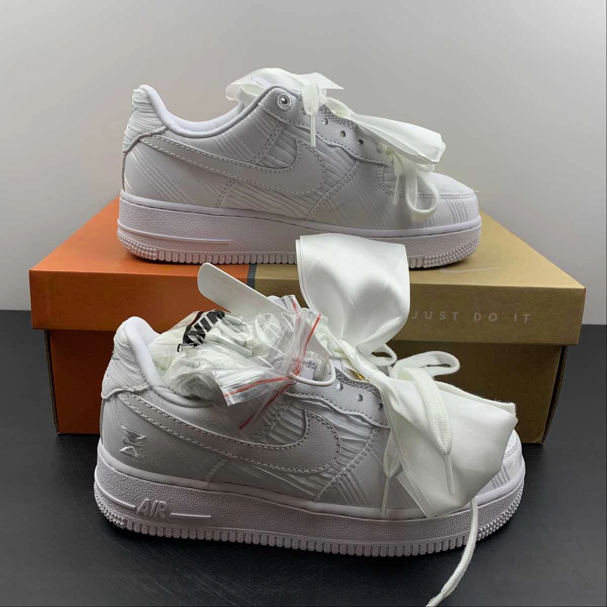 Air Force 1 07 Low Bow Triple White DV4244-111 Strong Stride Modern Movement