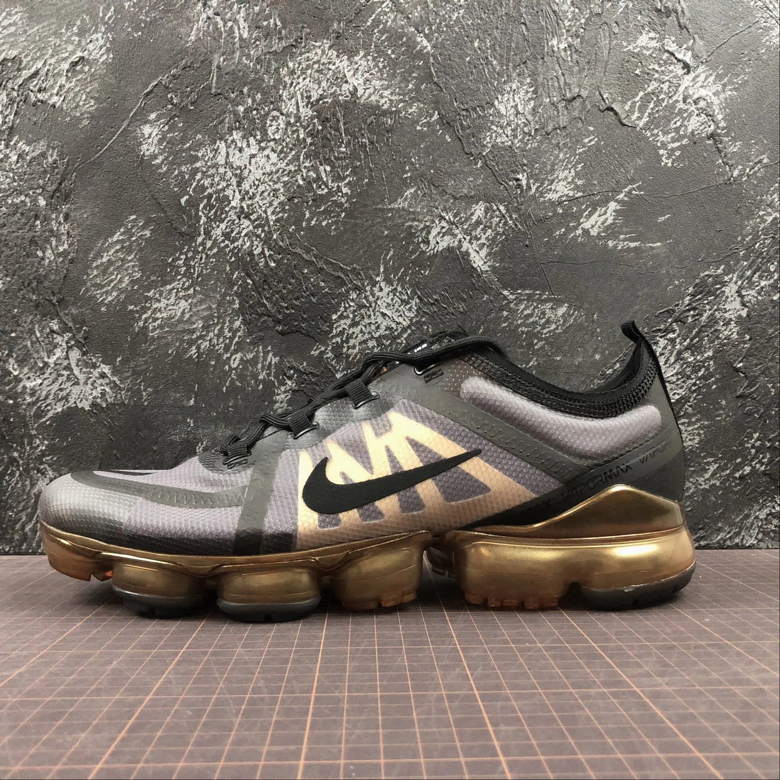 Air VaporMax 2019 VM3 Black Metallic Gold AR6631-002 Fast pace
