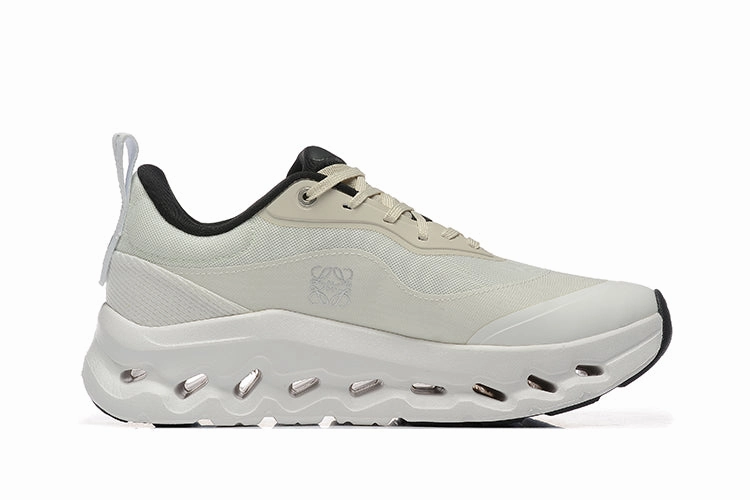 ON CLOUD x LOEWE Subtle Tread Core training