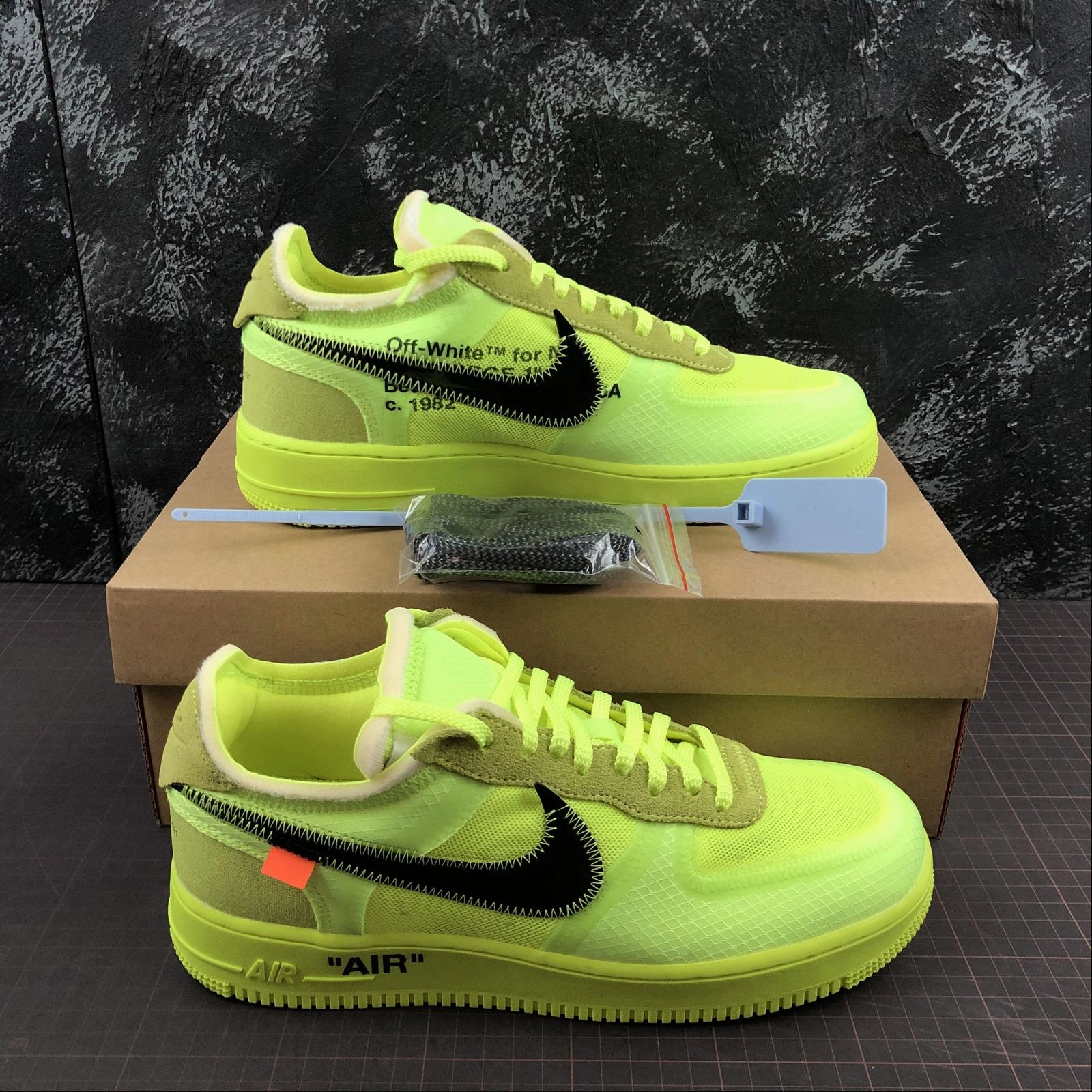 Off White x Air Force 1 Low Virgil Ow Volt AO4606-700 Smooth Grip Talk Step