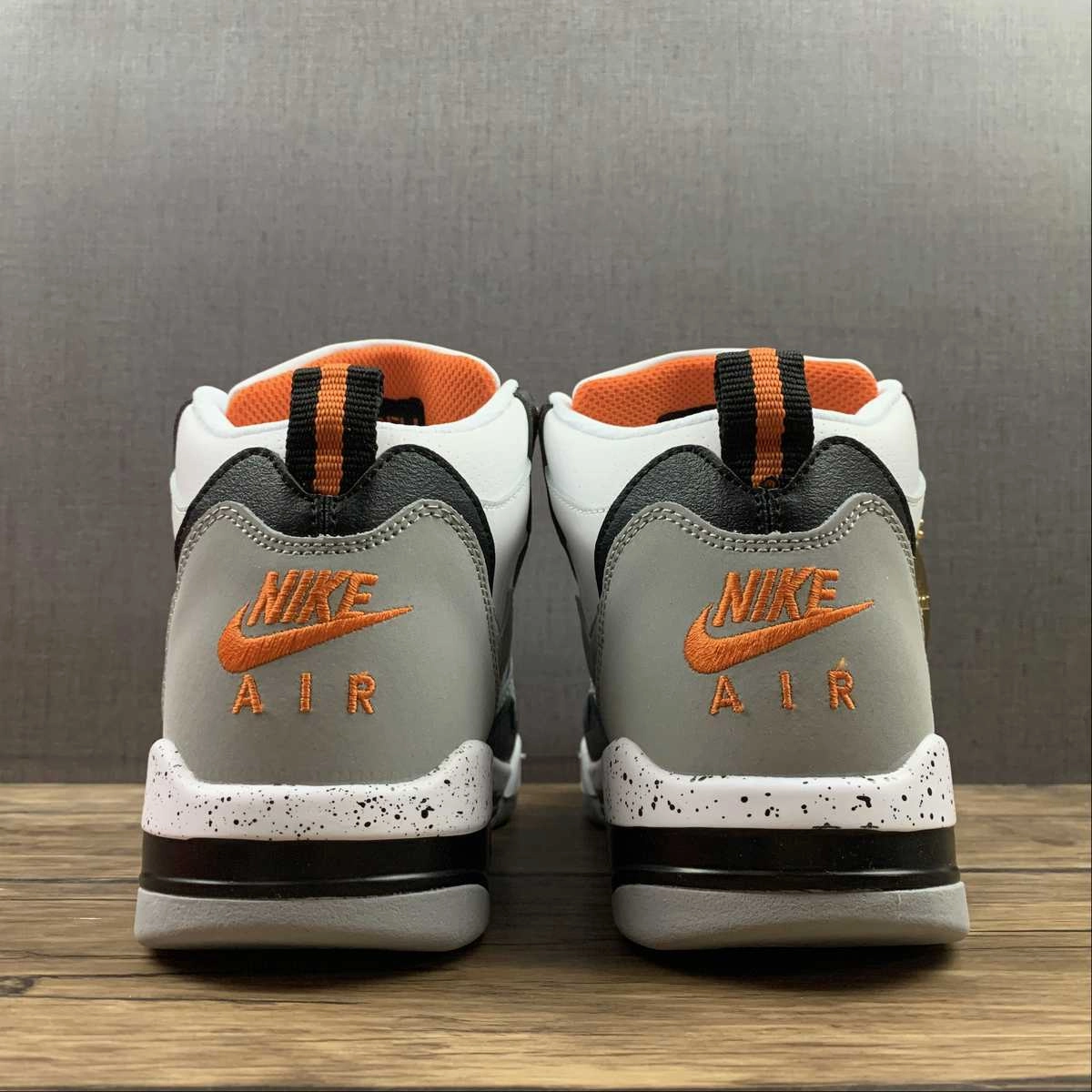 Curvy Running narrow - fitting Air Flight 13 Mid Black Grey Orange 579961-105