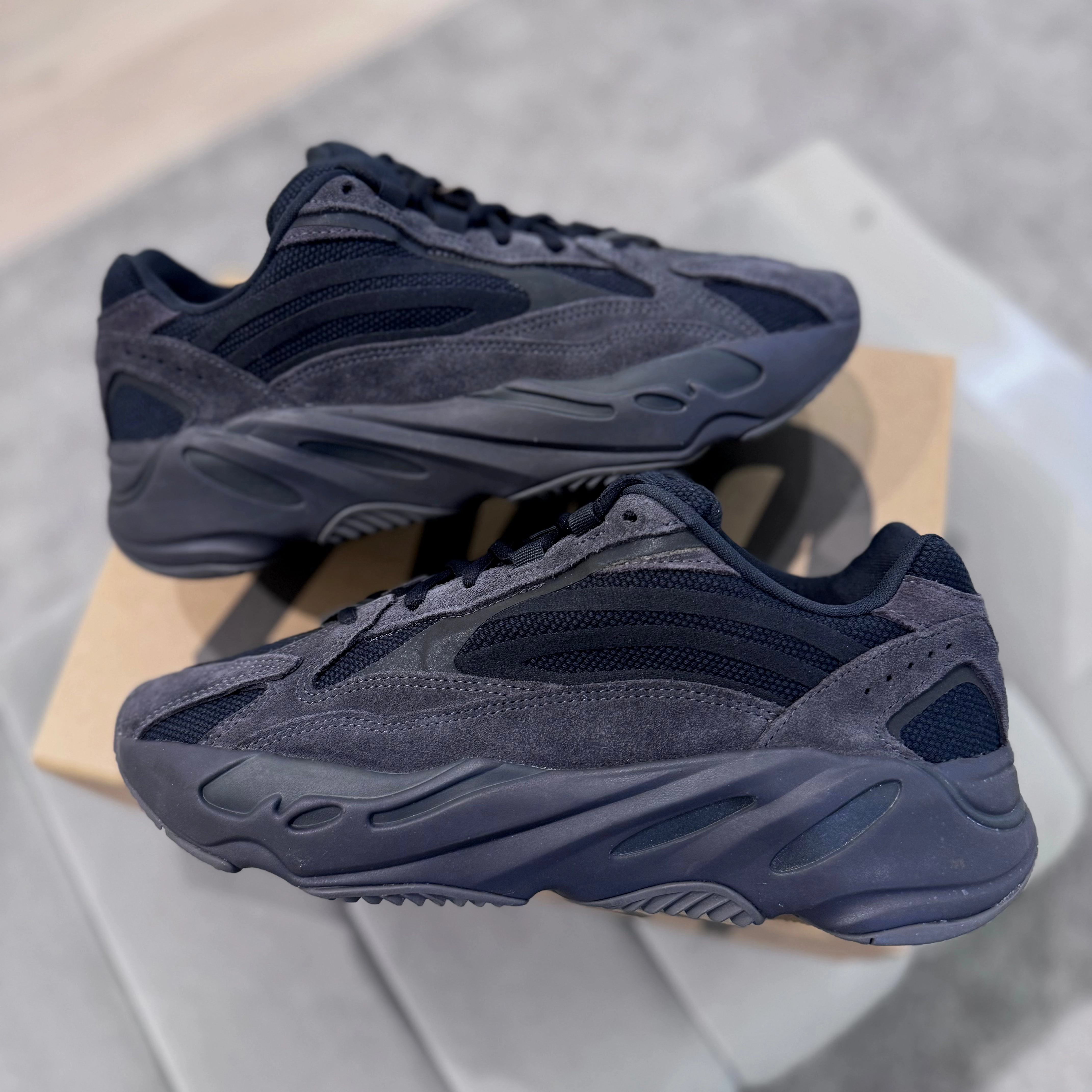 Stable Grip YEEZY 700 V2 'BLACK VANTA'