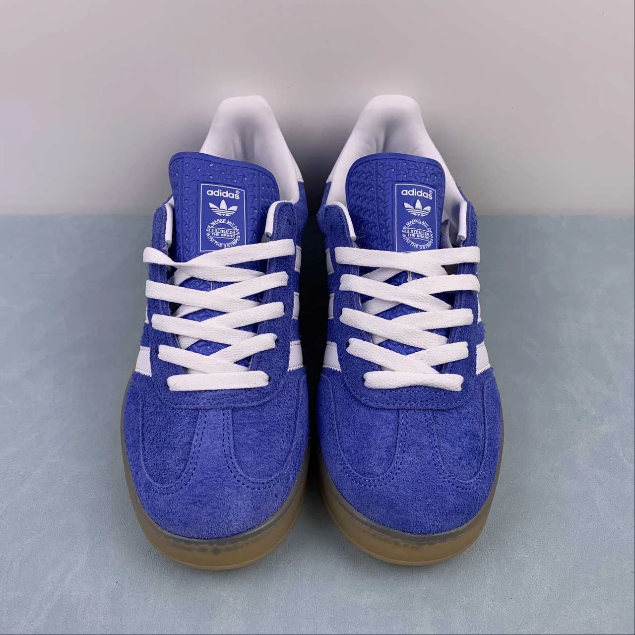 Season Ready Adidas Gazelle Indoor Scarlet Blue Fusion Cloud White Gold Metallic HQ8717