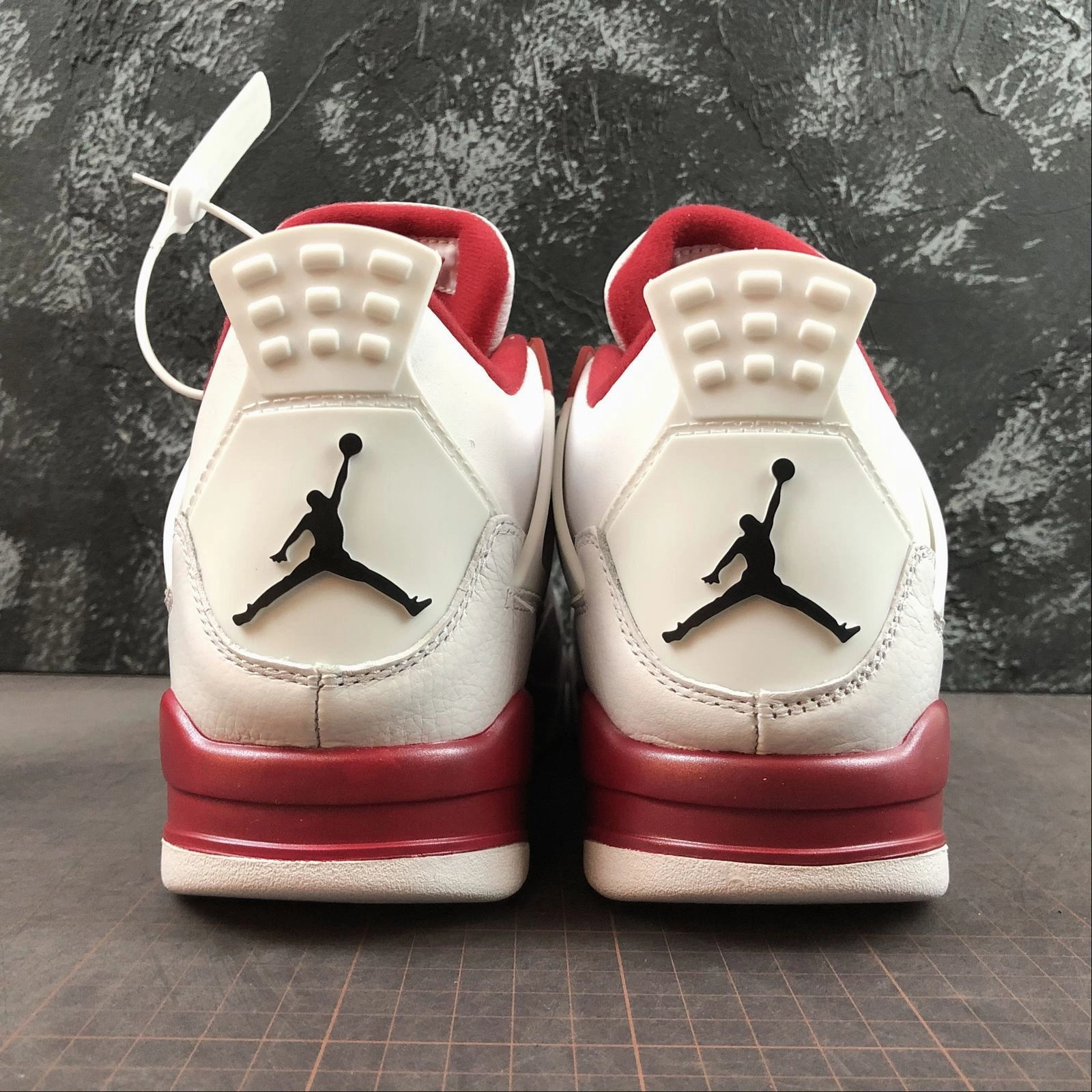 Air Jordan 4 Retro White Black-Gym Red 308497-106 Traction Lug Configuration