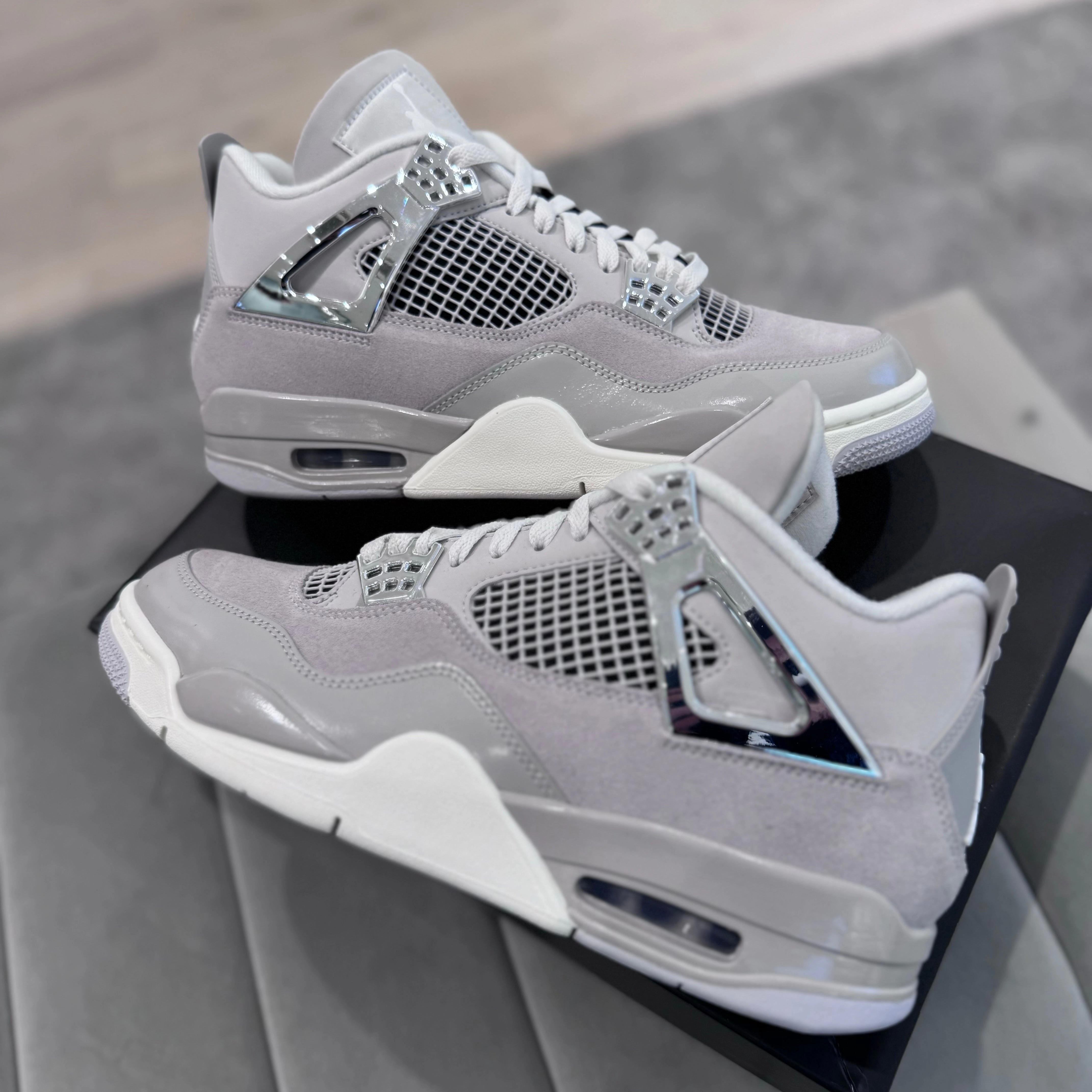 JORDAN 4 'FROZEN MOMENTS?? Rubberized Outsole