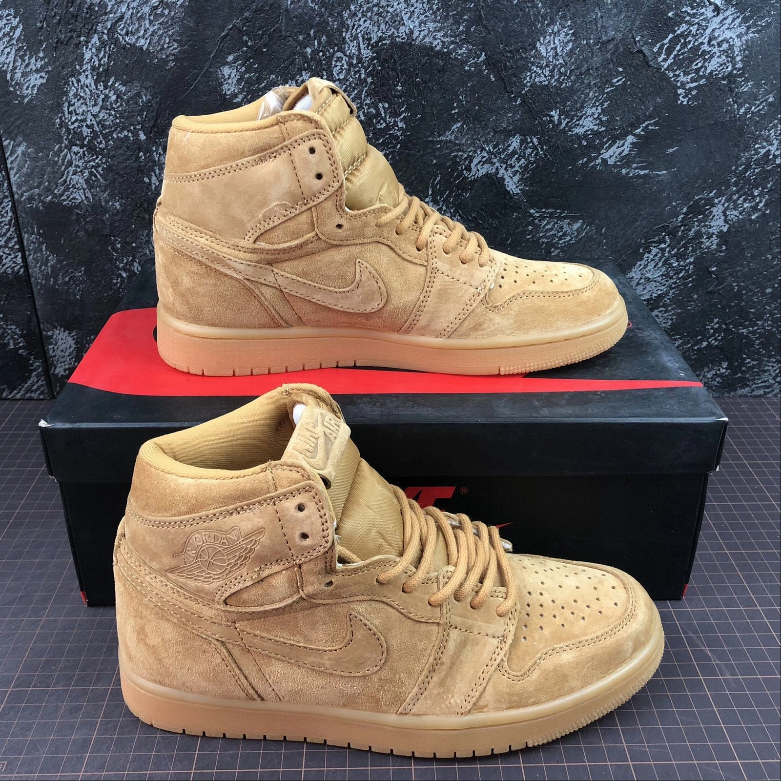 Energy Return Design Odor Control Lining Air Jordan 1 Retro High OG Wheat 555088-710