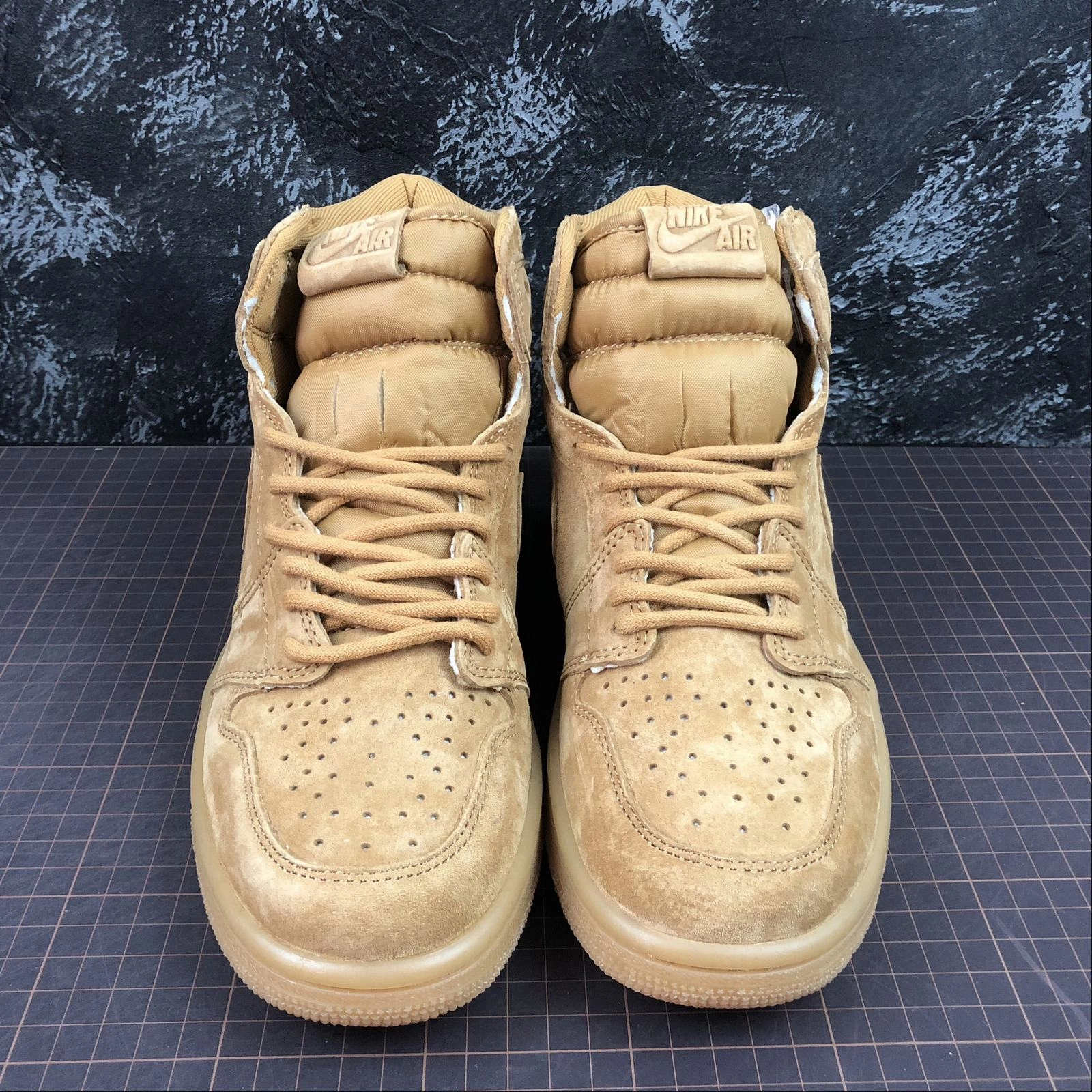 Air Jordan 1 Retro High OG Wheat 555088-710 Classic Form