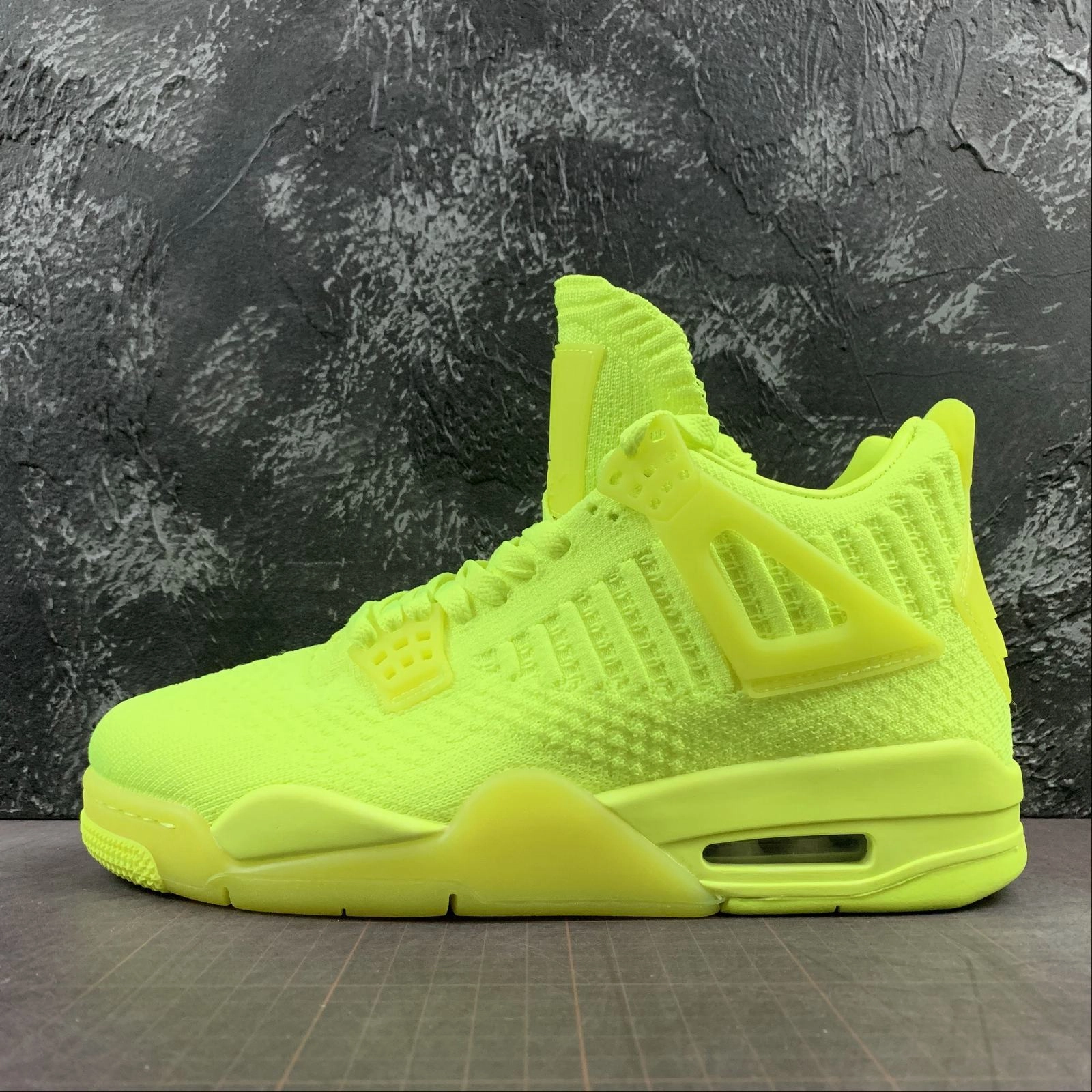 Air Jordan 4 Retro Flyknit Volt-Volt-Black AQ3559-700 Seismic Reduction