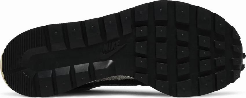 Shock   Absorbing minimalist - feature shoes Nike Sacai VapourWaffle Villain Red