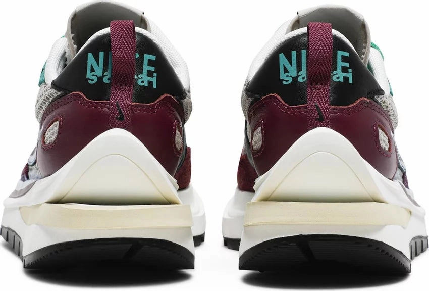 Nike Sacai VapourWaffle Villain Red Energy - boosting Buckle Closure