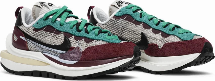 Nike Sacai VapourWaffle Villain Red performance - focused running for a way to stay confident