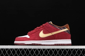 Season Ready SB Dunk Low Pro Anchorman Team Red Metallic Gold 304292-672